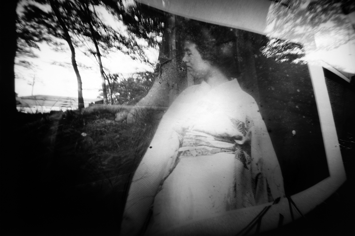 《1915年のよ志夫人、土沢で》「新しき原始のとき -鉄人・萬鉄五郎へのオマージュ-」より  ピンホールカメラによる撮影、インクジェットプリント、2014年