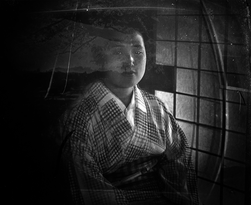 《1914年のよ志夫人、2014年の土沢》ピンホールカメラによる撮影、インクジェットプリント、2014年